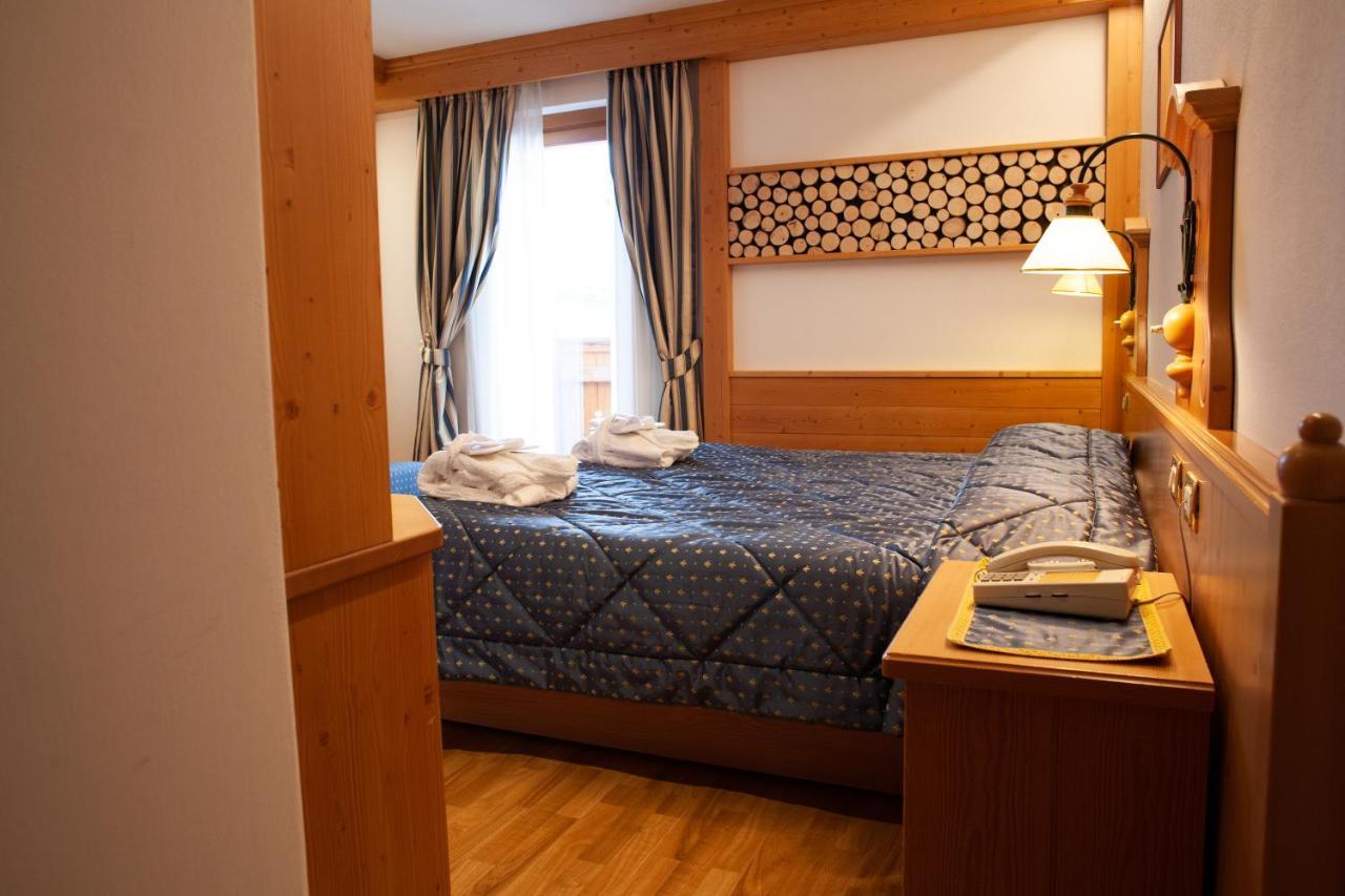 Hotel Posta Forni di Sopra Buitenkant foto