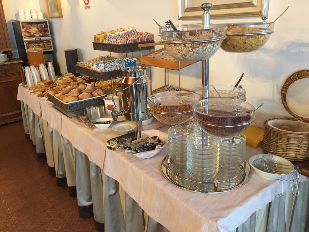 Hotel Posta Forni di Sopra Buitenkant foto